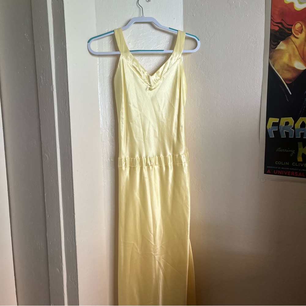 How to loose a guy in 10 days - yellow silk dress